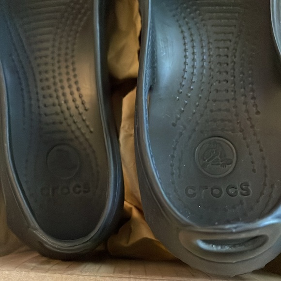 Women’s slip on crocs - Picture 7 of 8